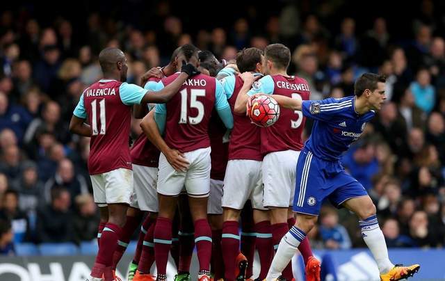 浙江男篮以55-54战胜深圳男篮，约翰逊和兰道夫贡献关键得分，浙江内线优势明显，深圳末节发力缩小分差，但最终惜败。