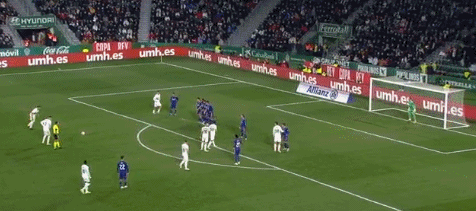 莫斯克拉在对阵小蜜蜂的比赛中伤退，阿森纳后防3人受伤