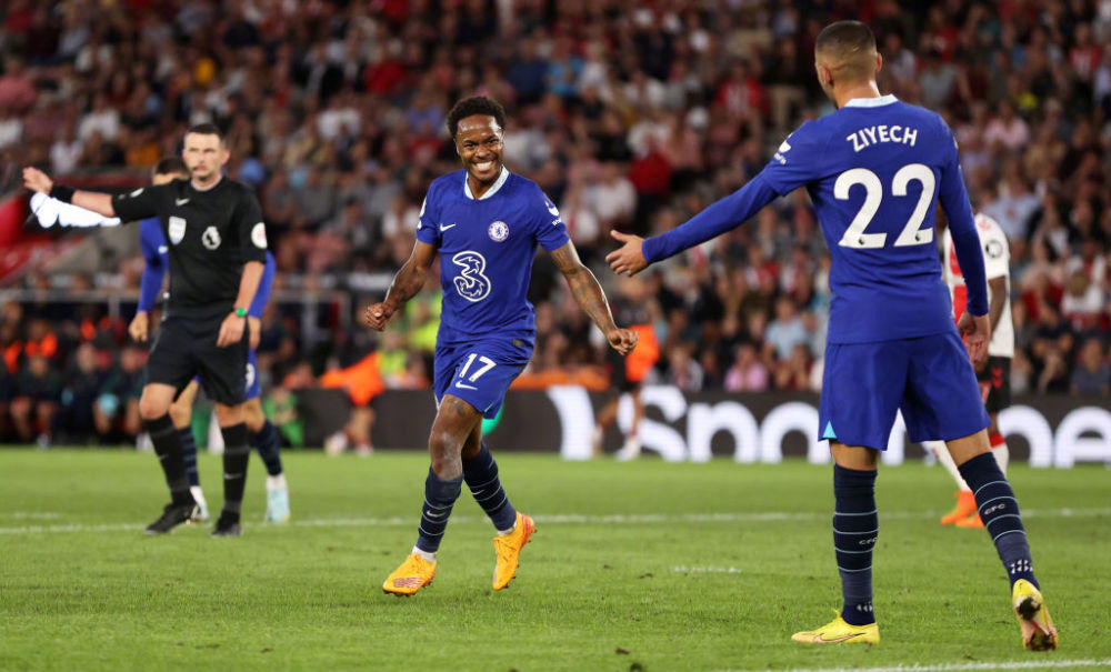 篮球湖人球迷为球队准备应援物